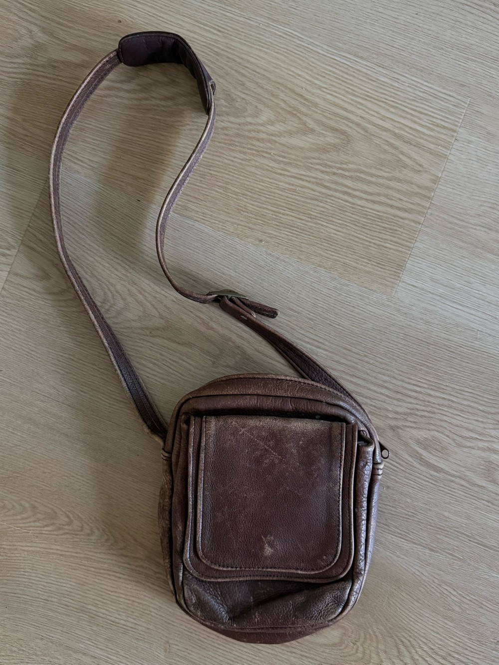 Vintage Leather Sling Bag in Brown